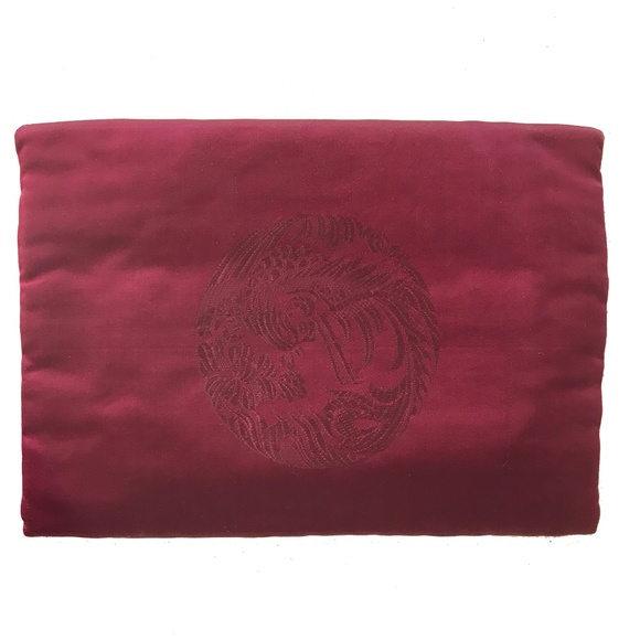 GORGEOUS SILK BURGUNDY CLUCH BAG - Picture 2 of 4